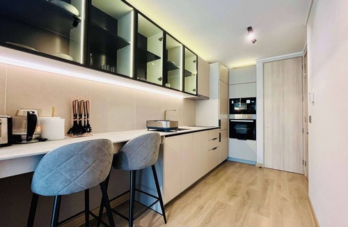 Apoquindo Apartment | Modern Studio in Prime Laundry Rooftop Pool Gym