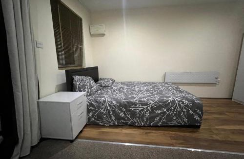 Rayners Lane Apartment | Modern Studio in Rayners Lane Pinner Harrow near wembley Greater London