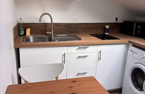 Mont d'Arene Apartment | Modern Studio in the Heart of Reims