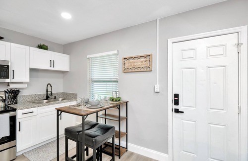 Clearwater Apartment | Modern Studio in the Heart of the City – Newly Updated