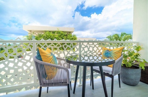 Seven Mile Beach Apartment | Modern Studio Apt w/Rooftop Pool Near Beach, etc.