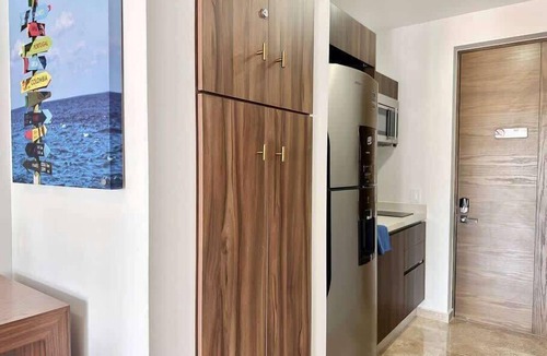 Centro Apartment | Modern Studio · Rooftop Pool · Near 5th Ave