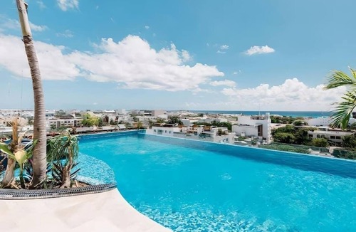 Centro Apartment | Modern Studio · Rooftop Pool · Near 5th Ave