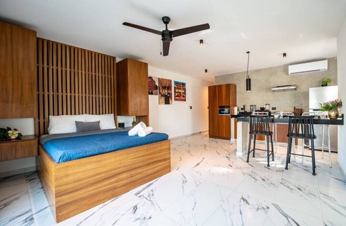 Zazil-ha Condo | Modern Studio w/Rooftop Pool-Walk to Beach+5th ave