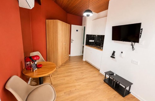 Limassol Apartment | Modern Studio N1 private Kitchenette and Bathroom