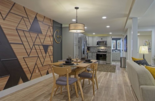 Landrum Apartment | Modern Studio near Downtown & TIEC ~ Magical Patio