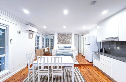 West Ryde Apartment | Modern Studio near Eastwood Air condition & Wifi