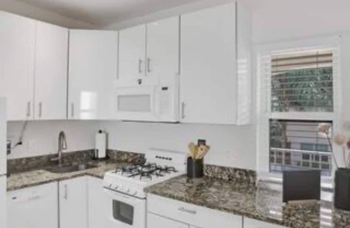 Hendricks and Venice Isles Apartment | Modern Studio on 2nd Floor Near Las Olas