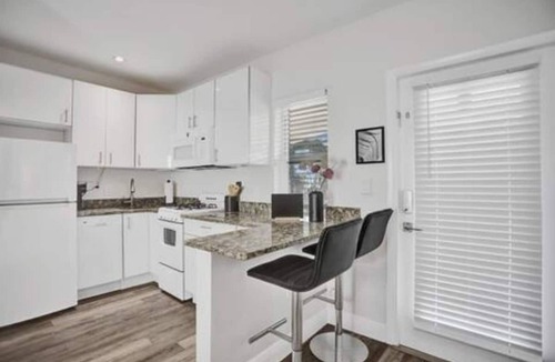 Hendricks and Venice Isles Apartment | Modern Studio on 2nd Floor Near Las Olas