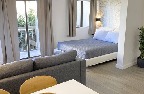 Florida Center Apartment | Modern Studio on I-Drive - pool + parking included