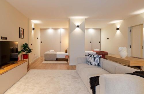 Vilarinha Apartment | Modern Studio Open Plan Elegance by HostWise