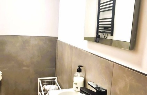 Almenara Hostel | Modern Studio Plaza Castilla
