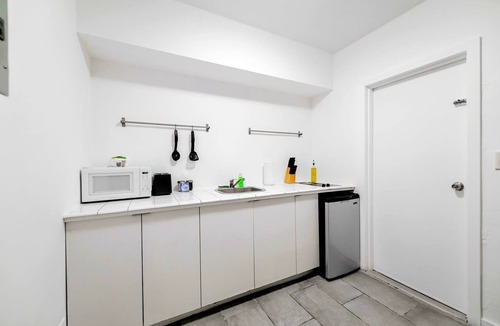 Northeast Miami Apartment | Modern Studio Retreat to Explore Miami