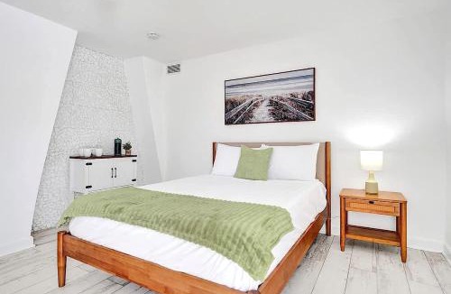 Mango Groves Apartment | Modern Studio Retreat w Patio and Pool