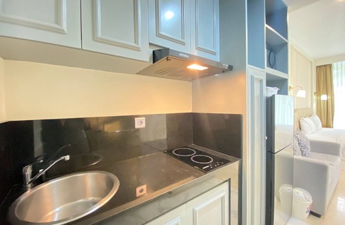 Hegarmanah Apartment | Modern Studio Room With Jacuzzi At Art Deco Apartment