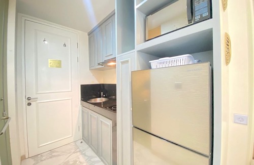 Hegarmanah Apartment | Modern Studio Room With Jacuzzi At Art Deco Apartment