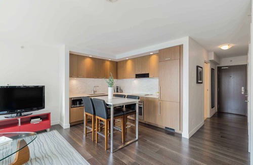 Yaletown Apartment | Modern Studio Suite in Yaletown w/Access to Pool