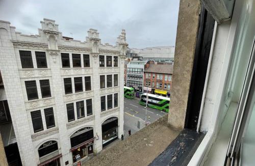 Nottingham City Centre Apartment | Modern Studio, Top Floor, King Street Views