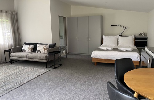 Queenstown City Centre Apartment | Modern Studio Unit/Walking distance to Queenstown Lakefront
