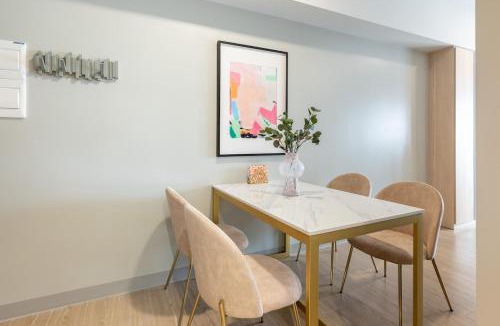 Bonifacio Global City Apartment | Modern Studio - Uptown BGC Brand New Fast WiFi