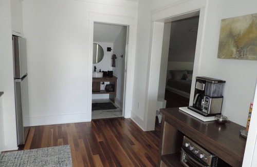 Dune Allen Beach Apartment | Modern Studio Apartment., Sleeps 4, Steps to the Beach!