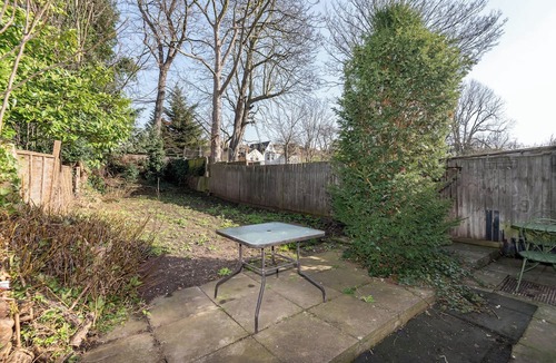 Streatham South Apartment | Modern Studio With Free Parking And Garden