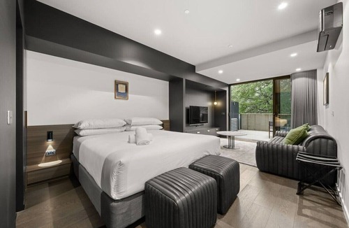 Braddon Apartment | Modern Studio w/Secure Parking & Haig Park Views!