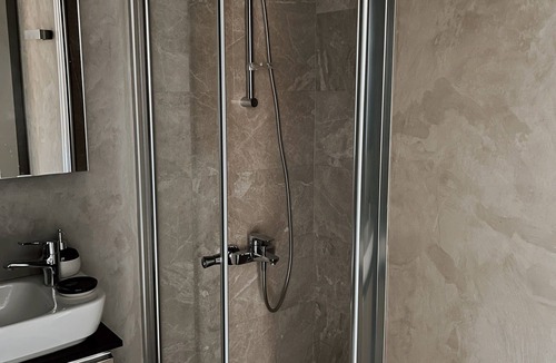 Kartal Apartment | Modern Studio with Balcony
