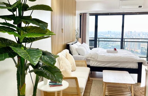 Downtown Apartment | Modern Studio with Balcony at Knightsbridge Residences, Poblacion Makati