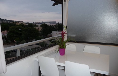 Sete Apartment | Modern studio with mezzanine and parking near the beach