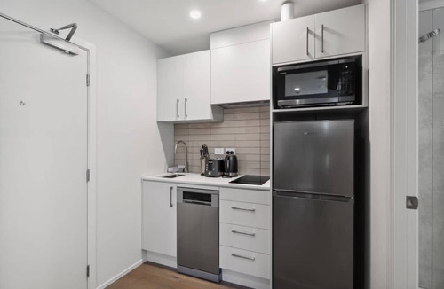 Frankton Apartment | Modern Studio with fantastic Mountain Views