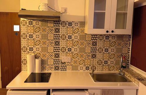 Bow Apartment | Modern Studio with private Bathroom & Kitchenette in 3 bed apartment