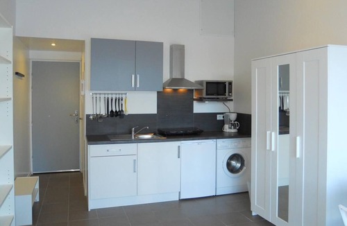 Les Baumettes Apartment | modern studio with south-facing terrace, WiFi, 700 m to the beach, all shops