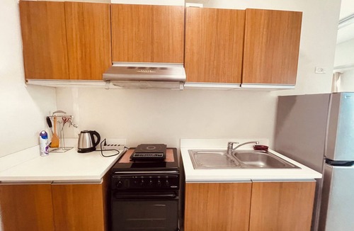 Ermita Condo | Modern Studio with Sunset View