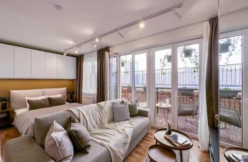 Karlin Apartment | Modern studio with terrace