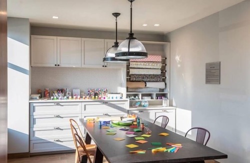 Central-Maverick Square - Paris Street Apartment | Modern Studio | Work Desk + WiFi | Minutes from Logan International | GLS