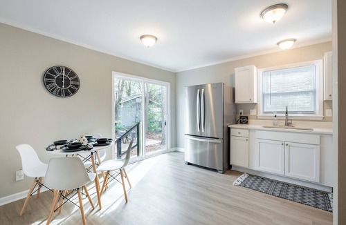 Cotswold House | Modern Stunning Southpark/Cotswold Townhome