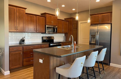 Cedar Falls House | modern style large family home. 5 bed 3 bath with plenty of living space.