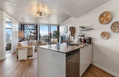 Gastown Apartment | Modern & Stylish 1BR Condo, Vancity!