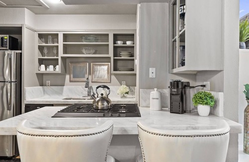 Old East Dallas Condo | Modern & Stylish 2BR/1BA loft in Dallas’ Historic Deep Ellum/Junius Heights District. Features king & queen beds, private balcony, and access to an offsite award-winning courtyard retreat.