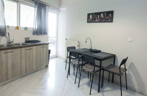 Irakleio Apartment | Modern Stylish 3Bd Balcony Retreat in Neo Irakleio