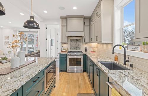 Kenny House | Modern & Stylish 4BR/4BA Getaway in SW Minneapolis!