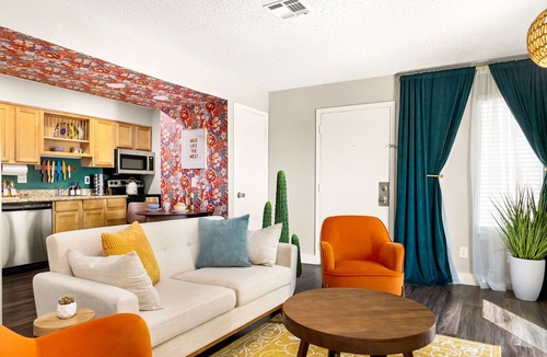 Medical Center District Apartment | Modern, Stylish Apartment Fast WiFi, Fitness Center, Prime Location