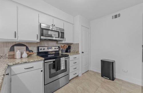 West Arlington House | Modern & Stylish Arlington Home Near AT&T Stadium
