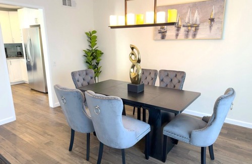 Thousand Oaks House | Modern, Stylish Stay in Thousand Oaks