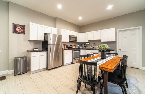 Mill River Apartment | Modern Stylish Unit in Wooster Sq, New Haven - This is a 29-night min booking