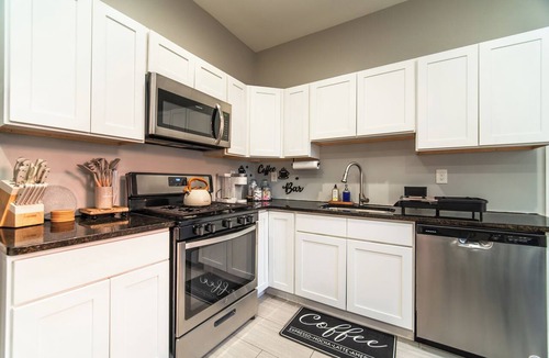 Mill River Apartment | Modern Stylish Unit in Wooster Sq, New Haven - This is a 29-night min booking
