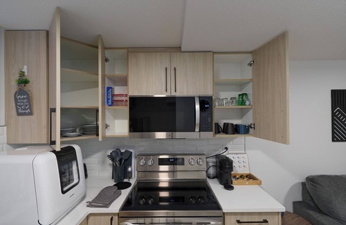 North Central Edmonton House | Modern Suite 2 by Royal Alex Hospital, LRT, Rogers| Free WiFi, Parking & Netflix