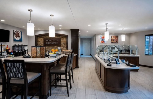 Gilbert Condo | Modern Suite in Phoenix Area | Outdoor Pool