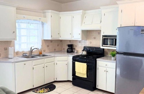 Stonyhill Apartment | Modern Suite with Balcony & Full Kitchen